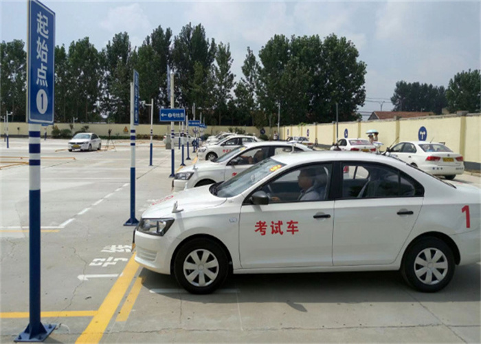 驾校训练场地